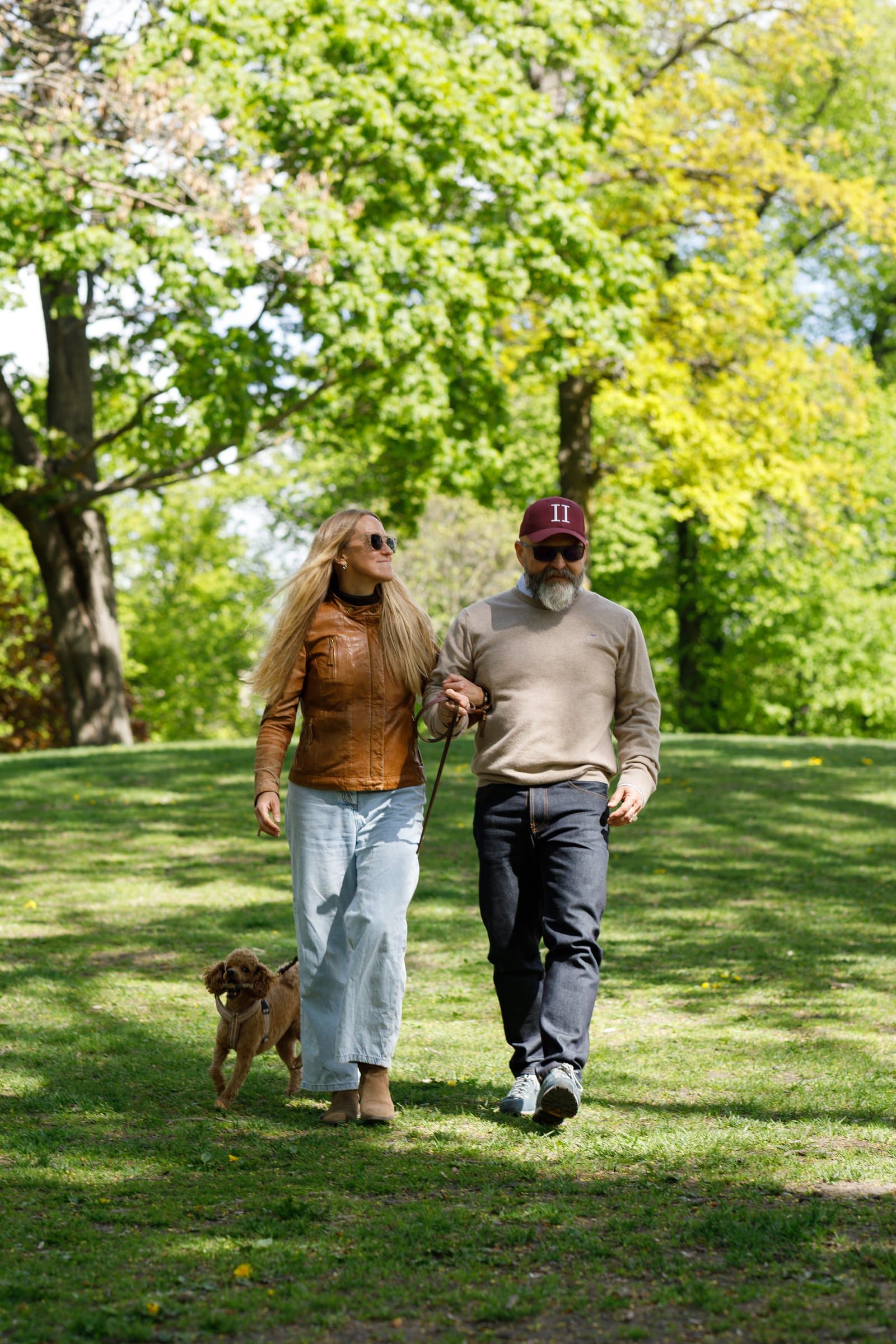 Eva Thunell och Rikard Ekman med hunden Soleil